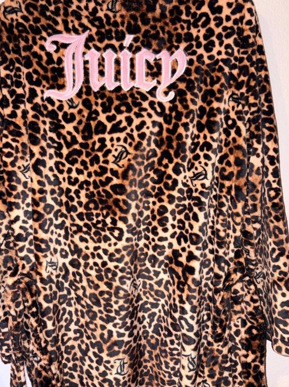 Juicy Couture Leopard Print robe  Size LARGE NWT